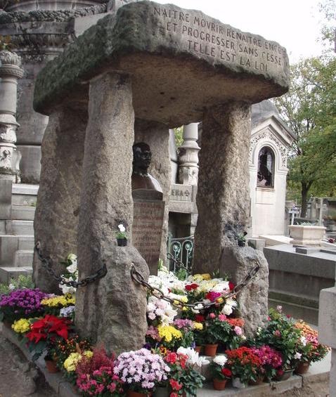 Túmulo de Allan Kardec no cemitério do Père-Lachaise, Paris